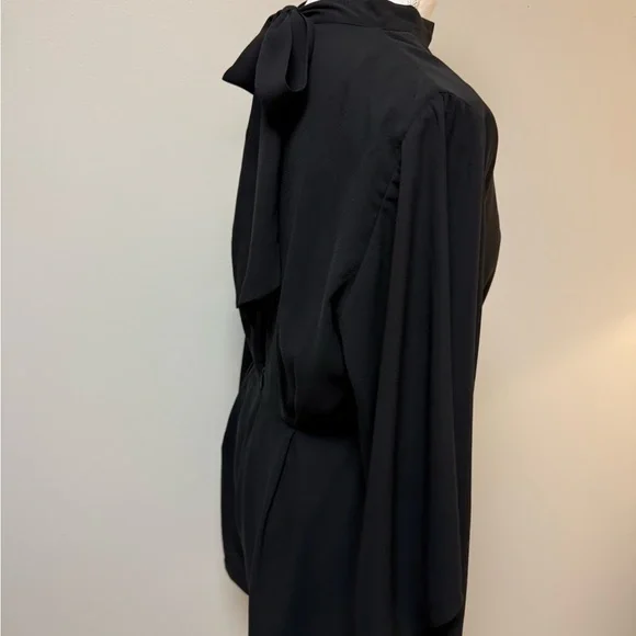 Very J Elegant Black Backless Shorts Romper - Picture 5 of 13